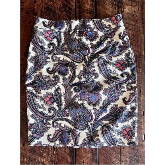 Ann Taylor skirt size 10 paisley print - Picture 6 of 14